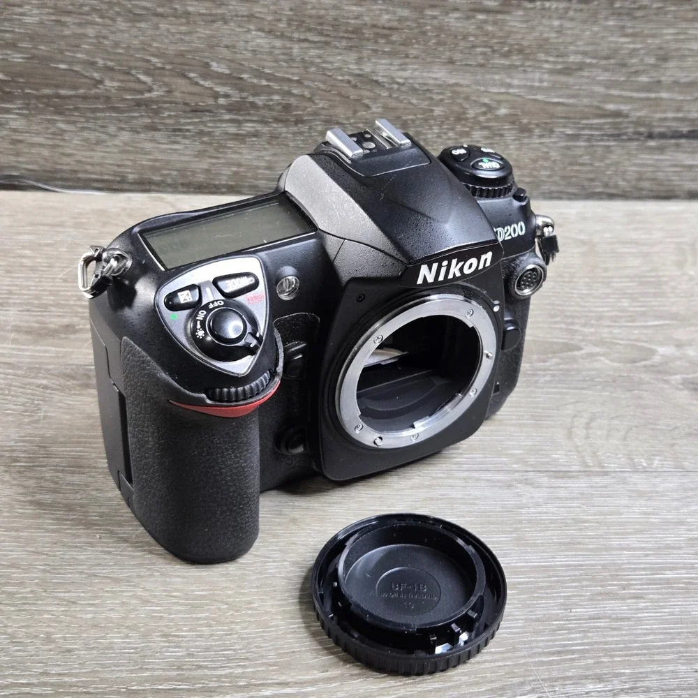 Nikon D200 DSLR Camera Body 2 DX Lenses Phototools Bag Bundle Tested